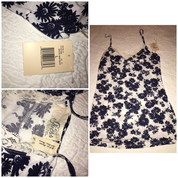 Guess Tops - Guess Navy and White Floral Cami Sz L NWT